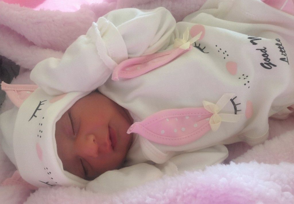 متولد شدن نوزاد مارال تاجیک