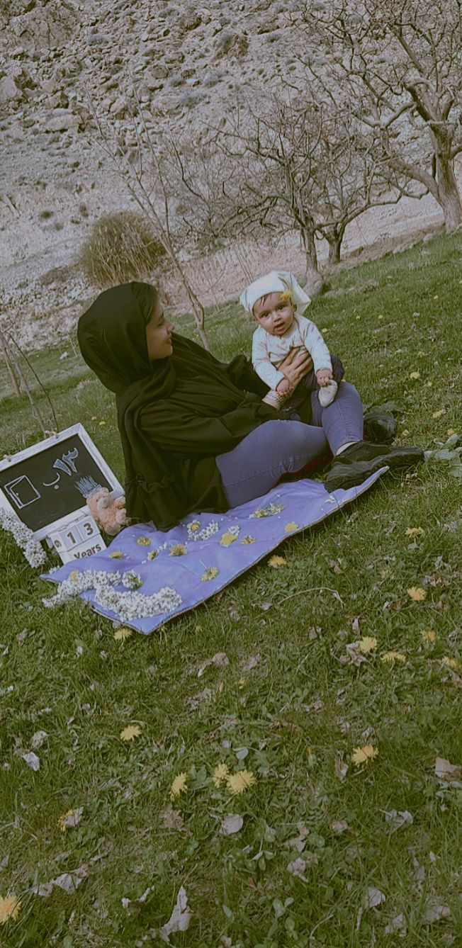 تخته سیاه سفید محدثه رستمی