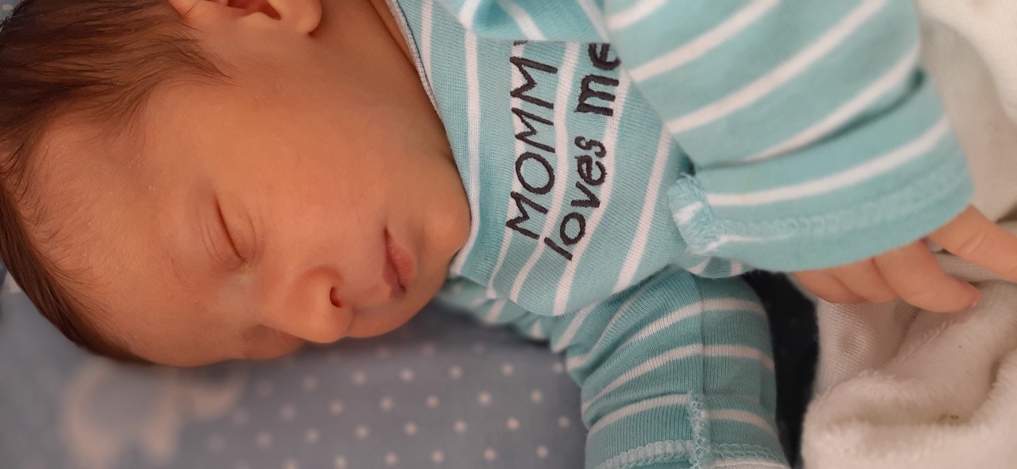 یک ماهگی نوزاد رادمان عباسیان