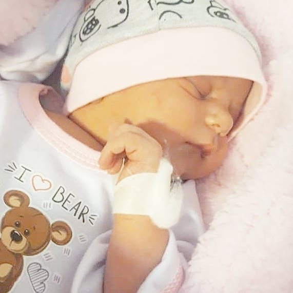 متولد شدن نوزاد رومینا