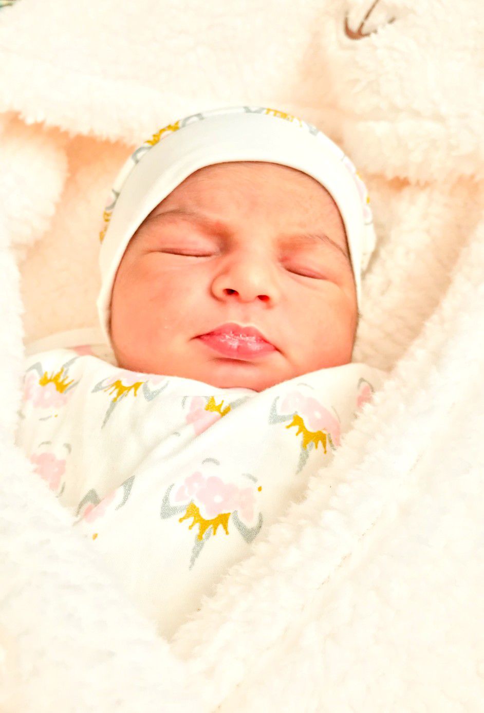 متولد شدن نوزاد Mohna Babaloei