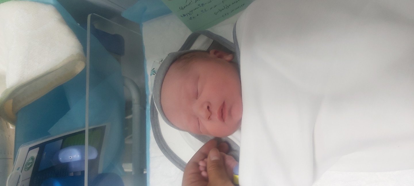 متولد شدن نوزاد رایمند زاهدمهاجرانی