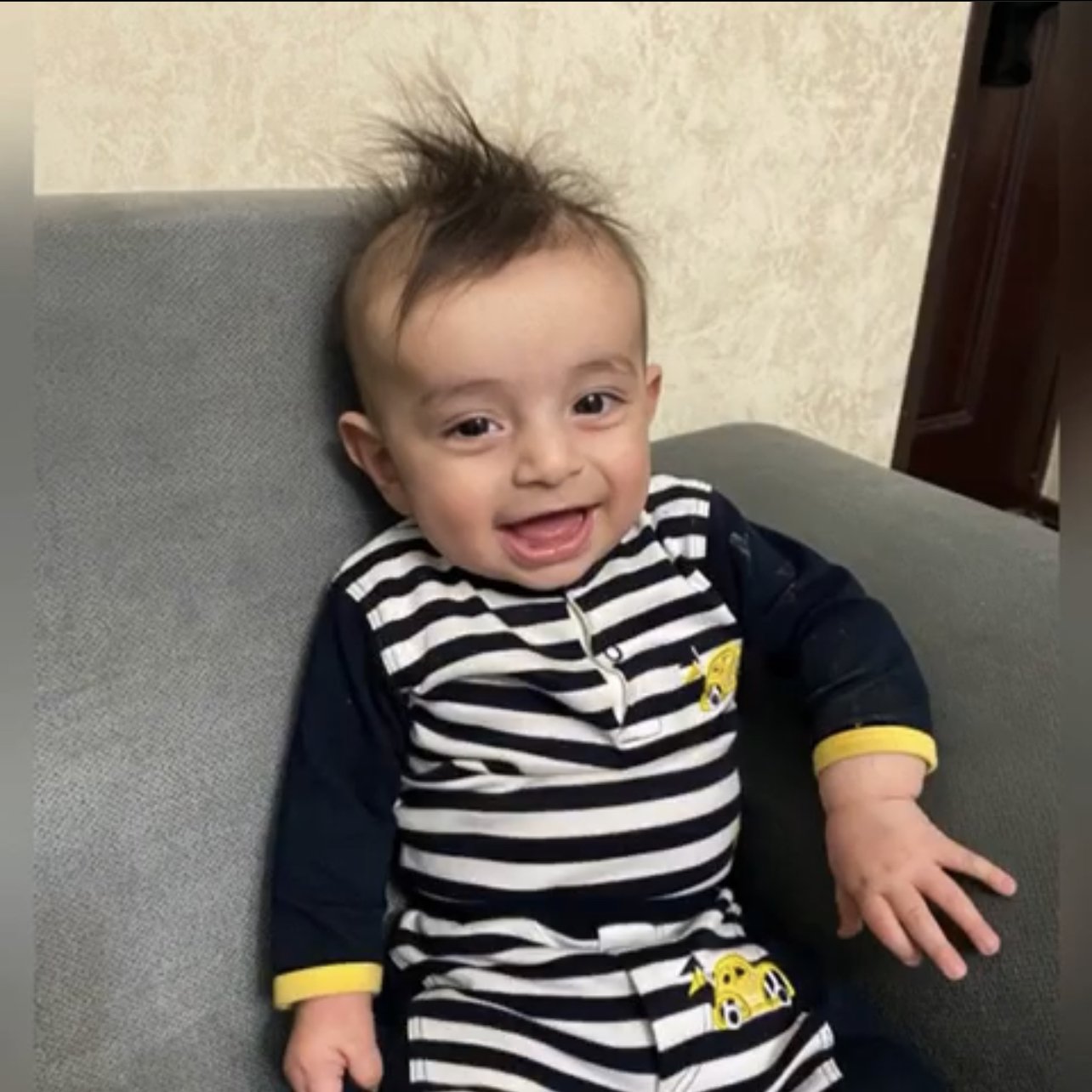 چهار‌دست و پا رفتن نوزاد ماکان حاجی محمدی