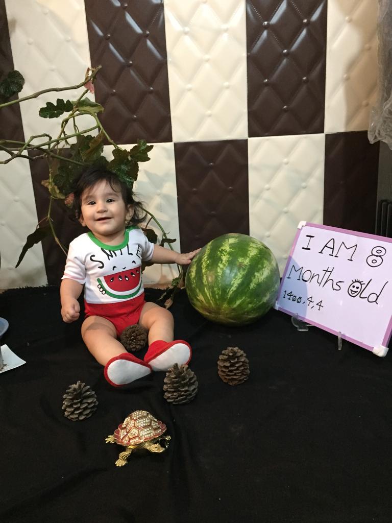 ایستادن نوزاد آرسین عبدل همایونی