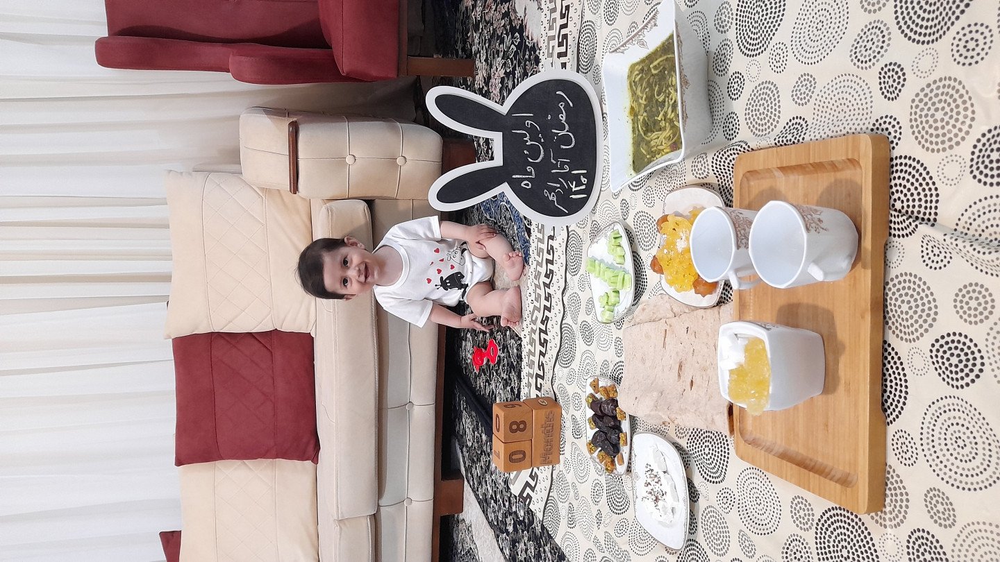 تخته سیاه خرگوشی رادمهر مدنی