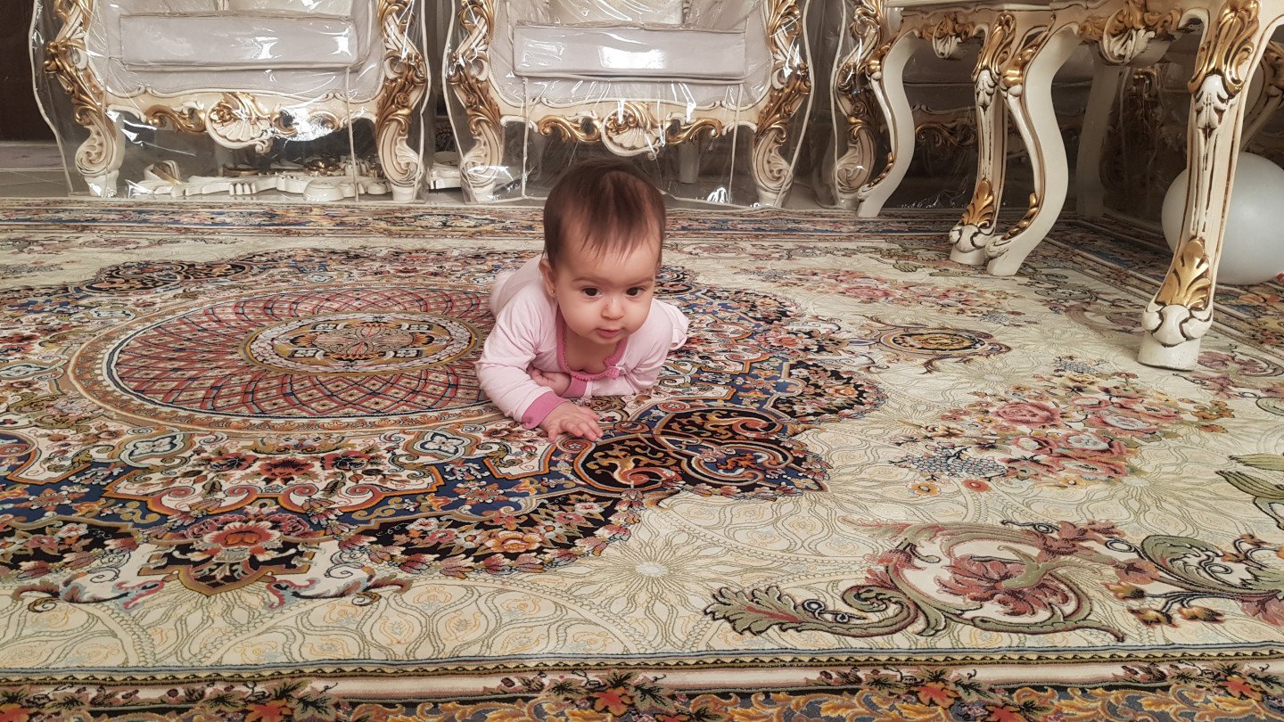 چهار‌دست و پا رفتن نوزاد مهرسا رضایی