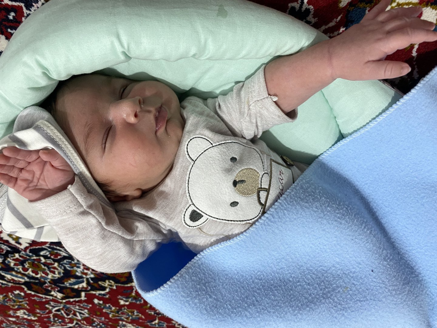 متولد شدن نوزاد والامهر معمار