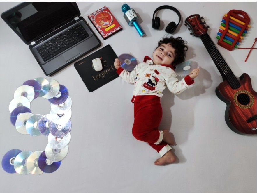 عکس کودک با تم شغلی پرهام جهانگرد