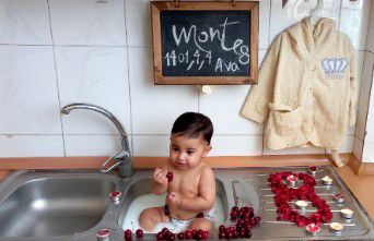 هشت-ماهگی آوا مانیان