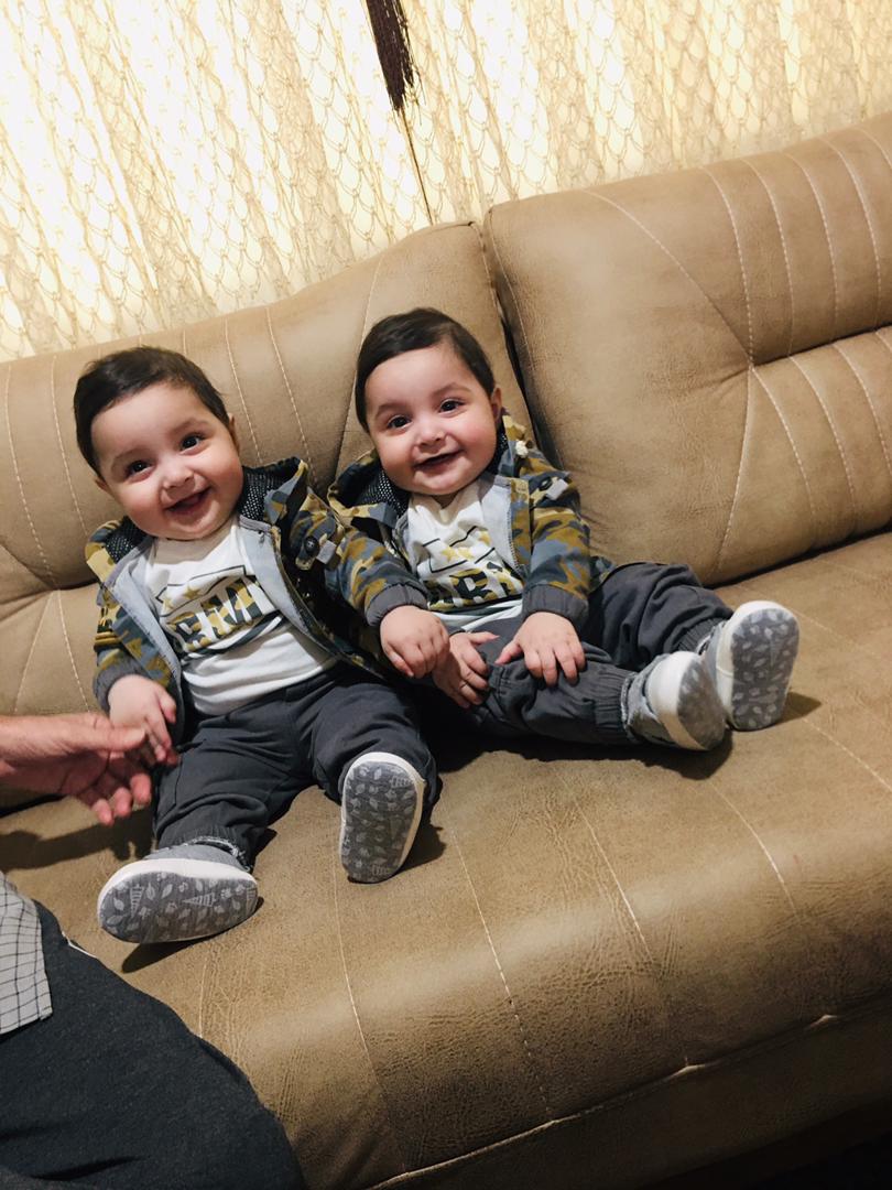 ایستادن نوزاد آرنیک و نیکان