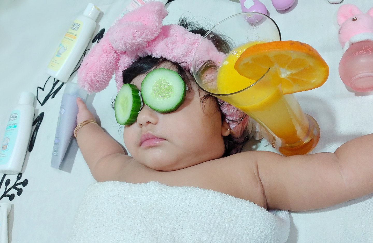 اولین نشستن نوزاد اسرا عبدی