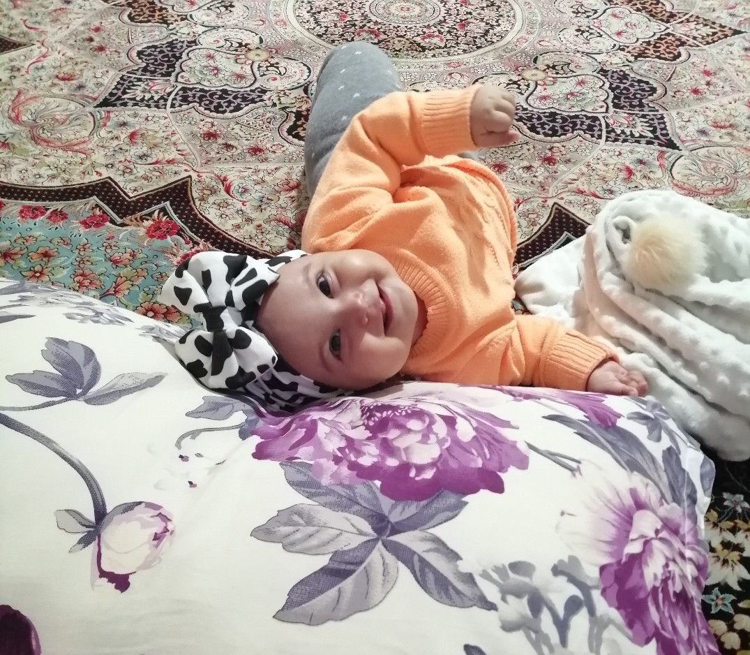 غلتیدن نوزاد برکه براری