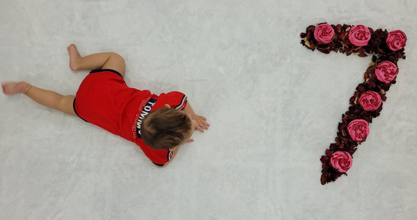 چهار‌دست و پا رفتن نوزاد سپهر فرزانه