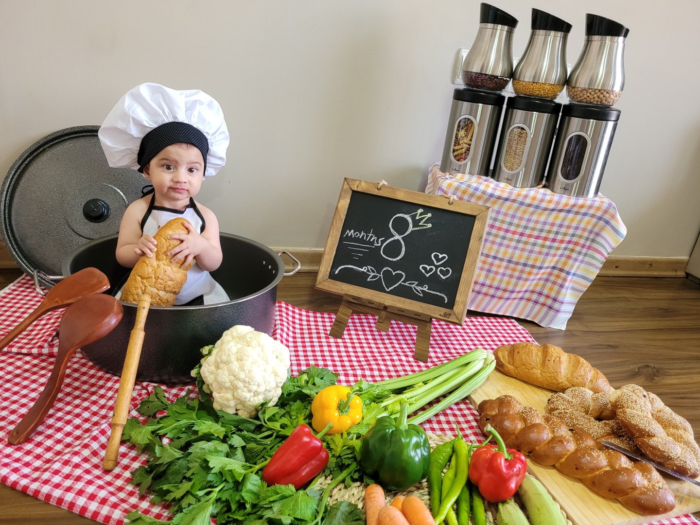 ایستادن نوزاد سپهر فرزانه