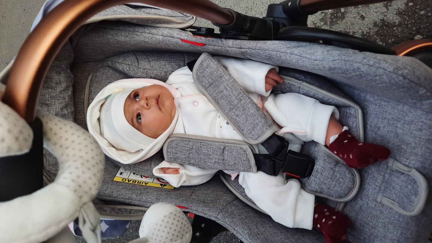 اولین خنده نوزاد آناهل عبدالعلی پور