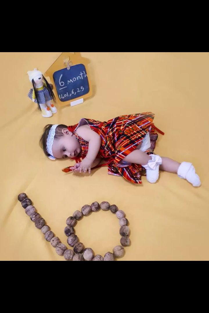 واکسن-۶-ماهگی آوا بیات