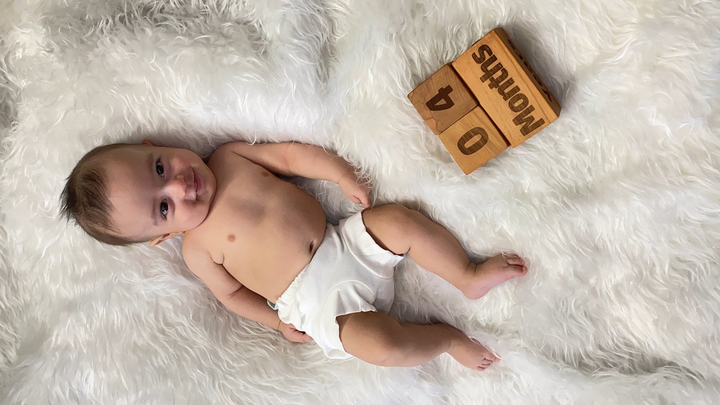 چهار ماهگی نوزاد یاسان نهنگ زاده