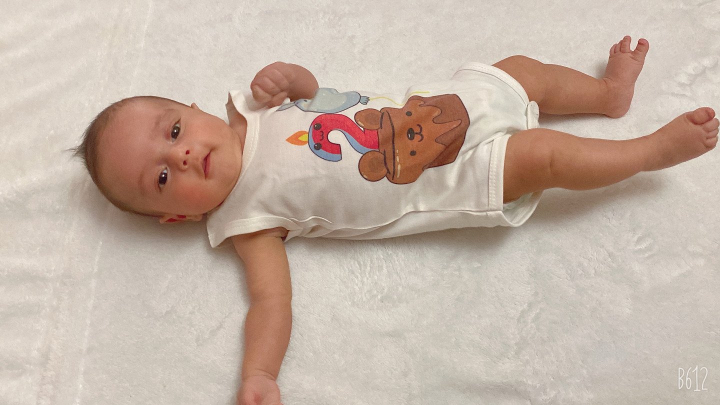 اولین خنده نوزاد یاسان نهنگ زاده