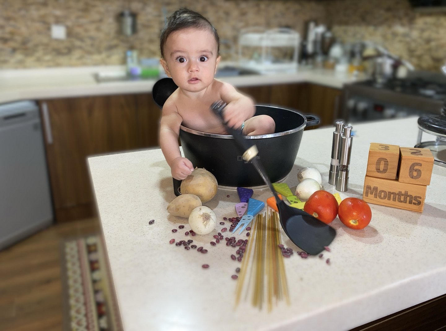 شش ماهگی نوزاد یاسان نهنگ زاده