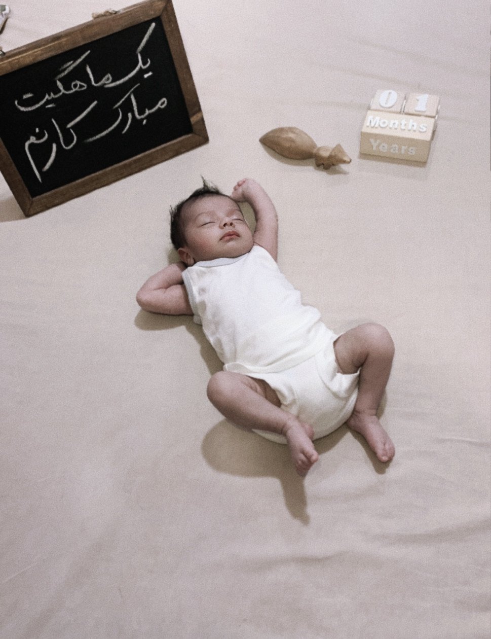 یک ماهگی نوزاد کارن حلفیان