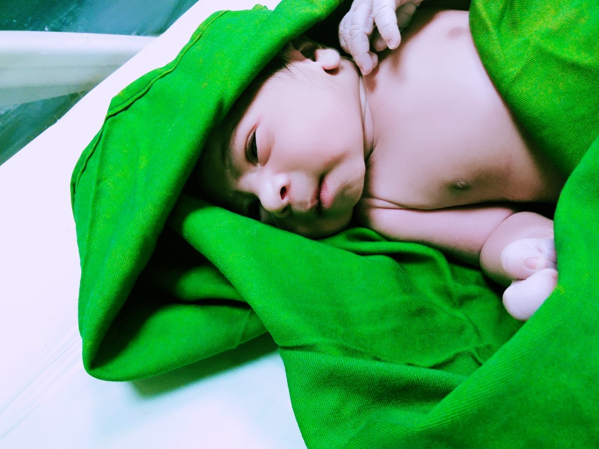 متولد شدن نوزاد مَهدی سرتک زاده