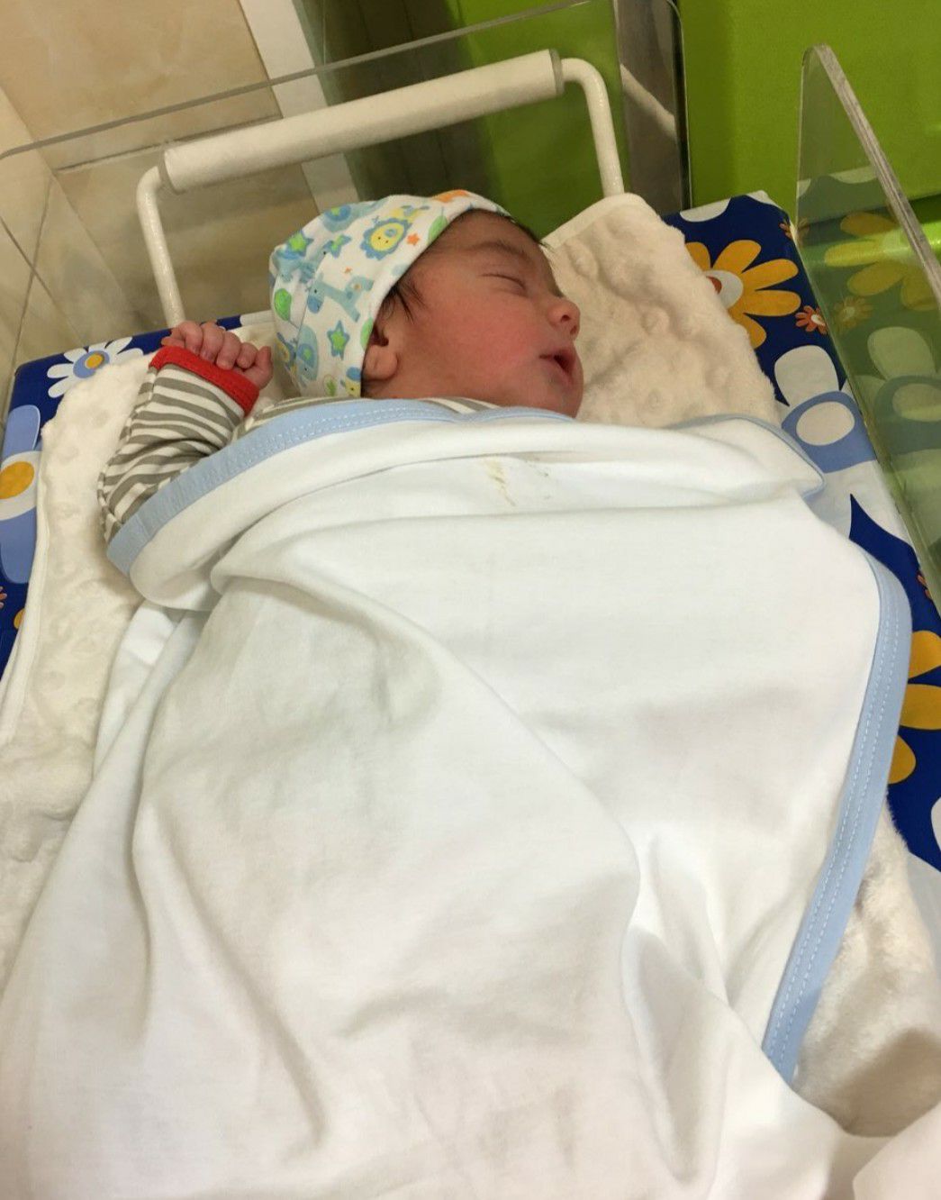 متولد شدن نوزاد سبحان کریمی