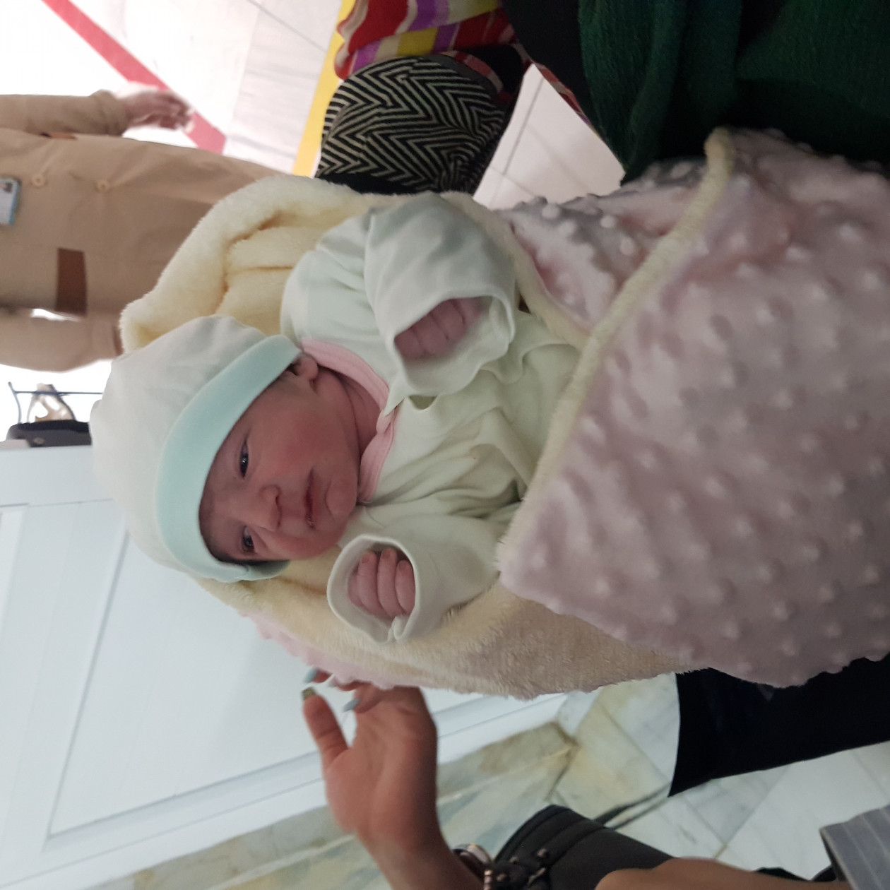 متولد شدن نوزاد آروشا مبارکی