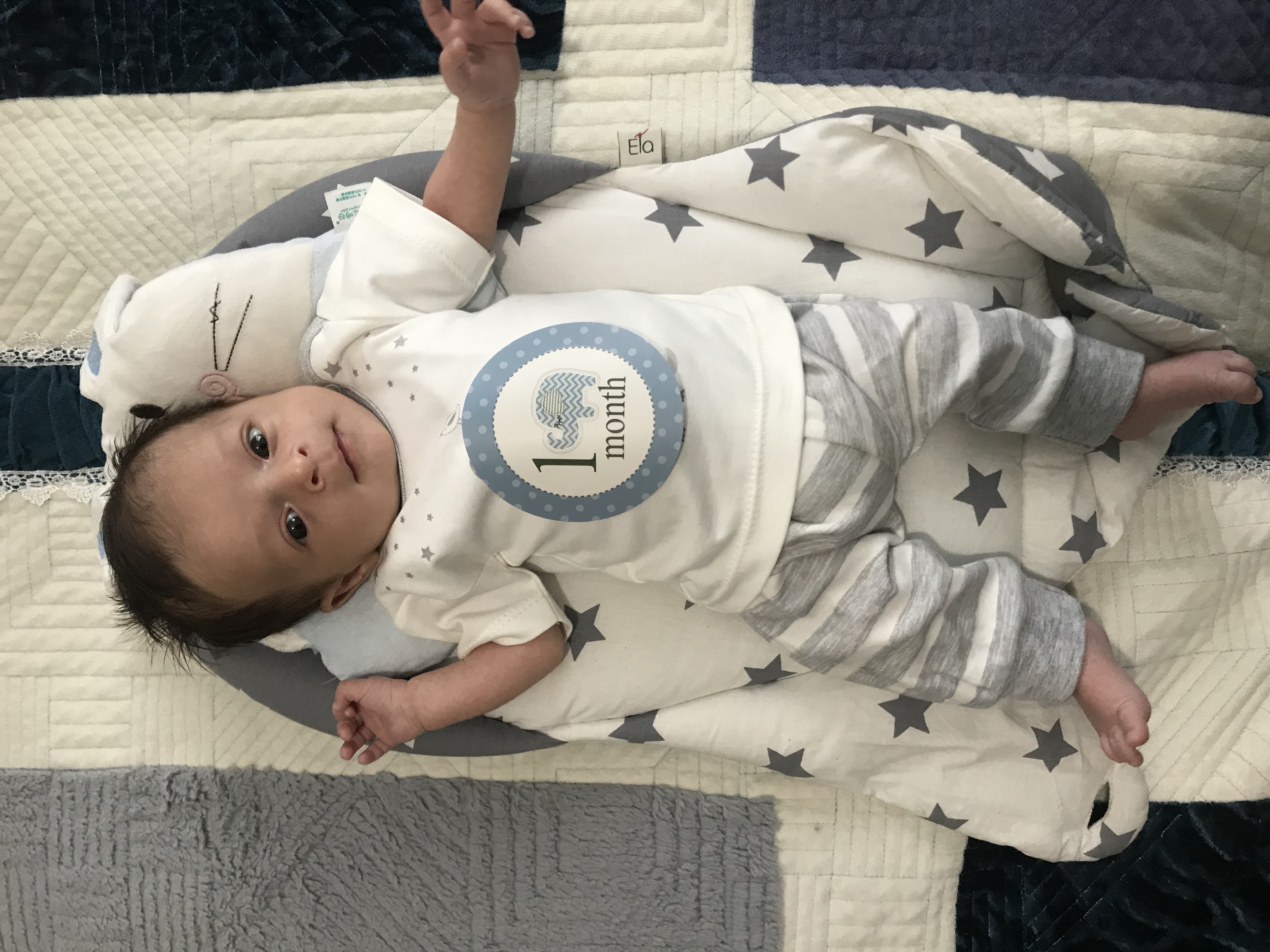 یک ماهگی نوزاد آراد شاهدایی