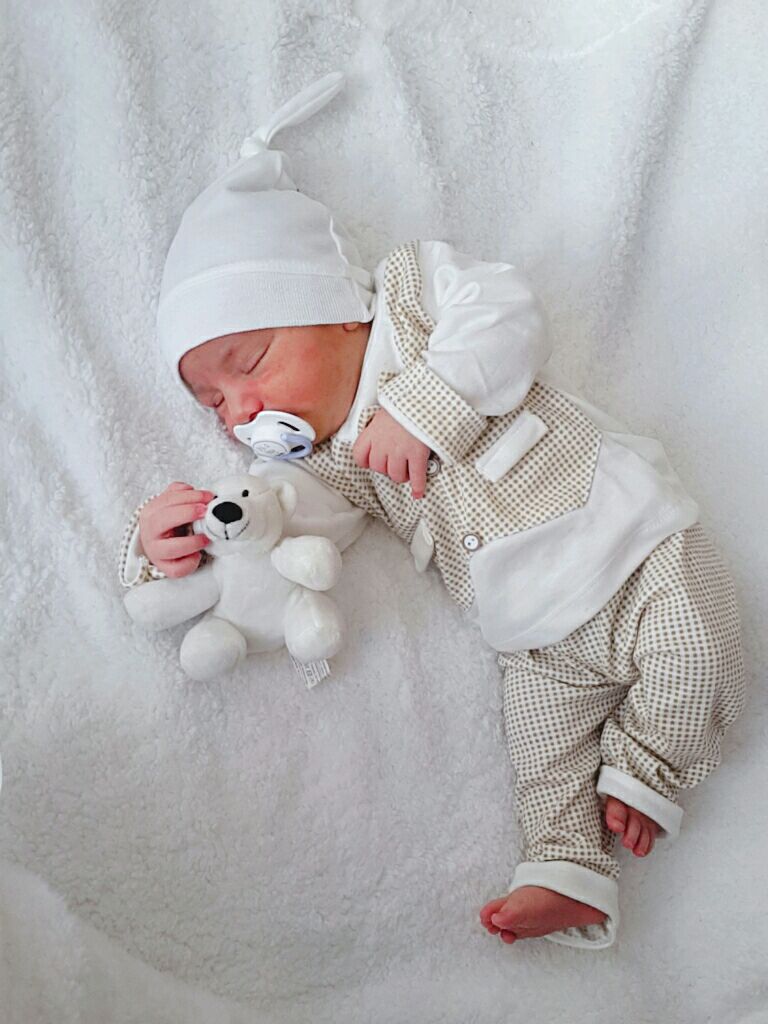 تم عکس بهاری کودک آراد آزاد