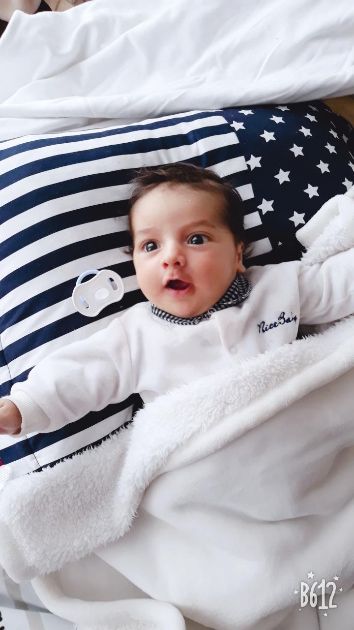 یک ماهگی نوزاد آراد آزاد