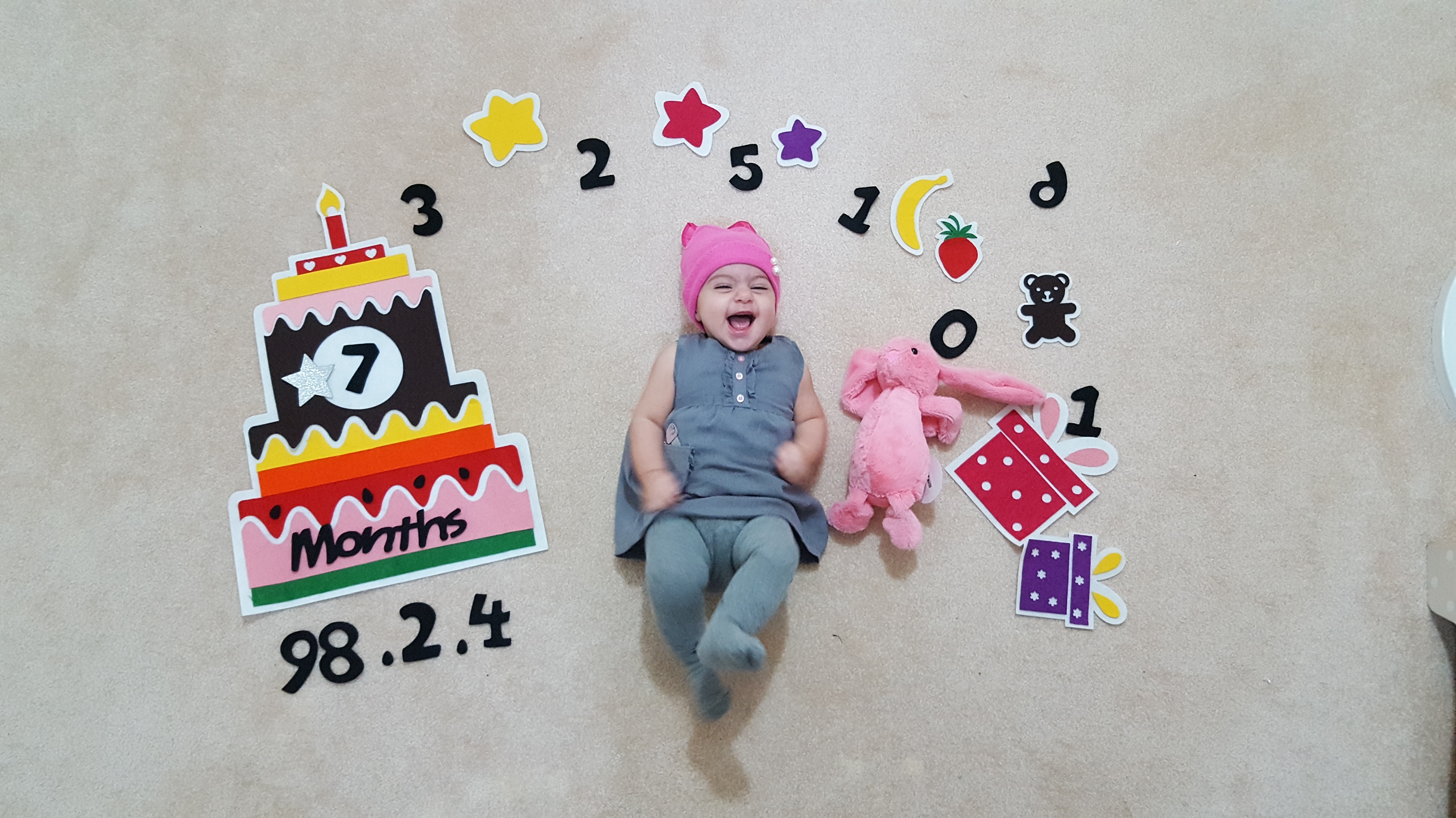 چهار‌دست و پا رفتن نوزاد جانا جوكار