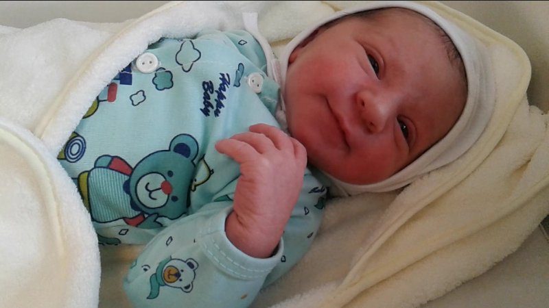متولد شدن نوزاد آرین