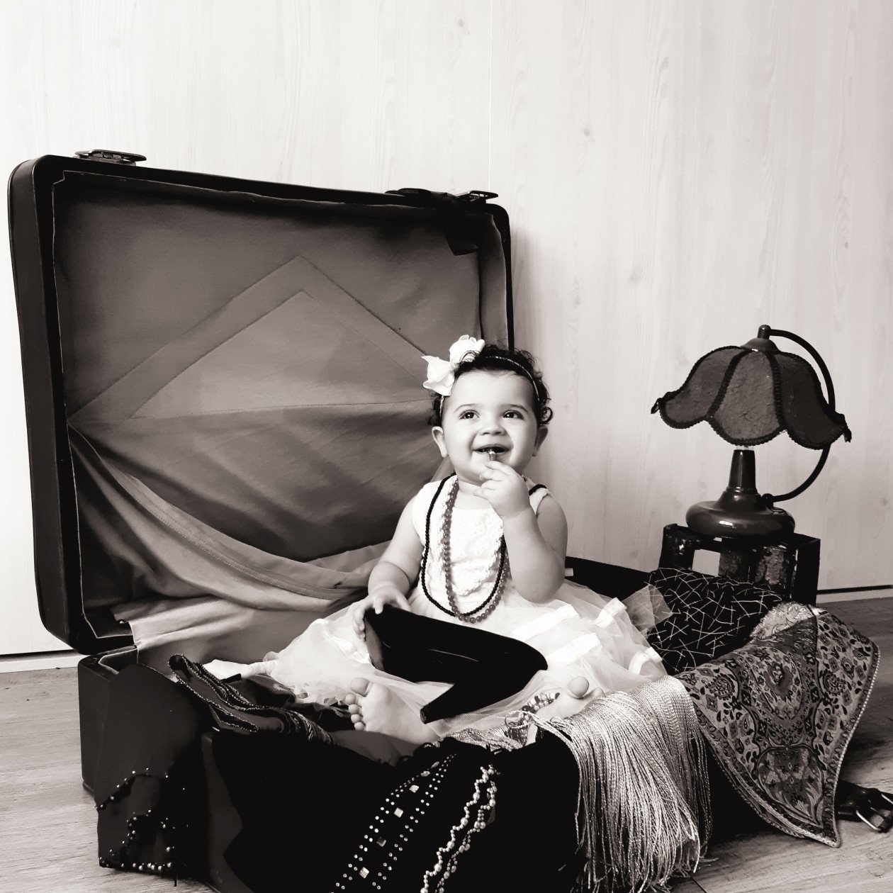 عکس نوزاد در سفر افرا راجع