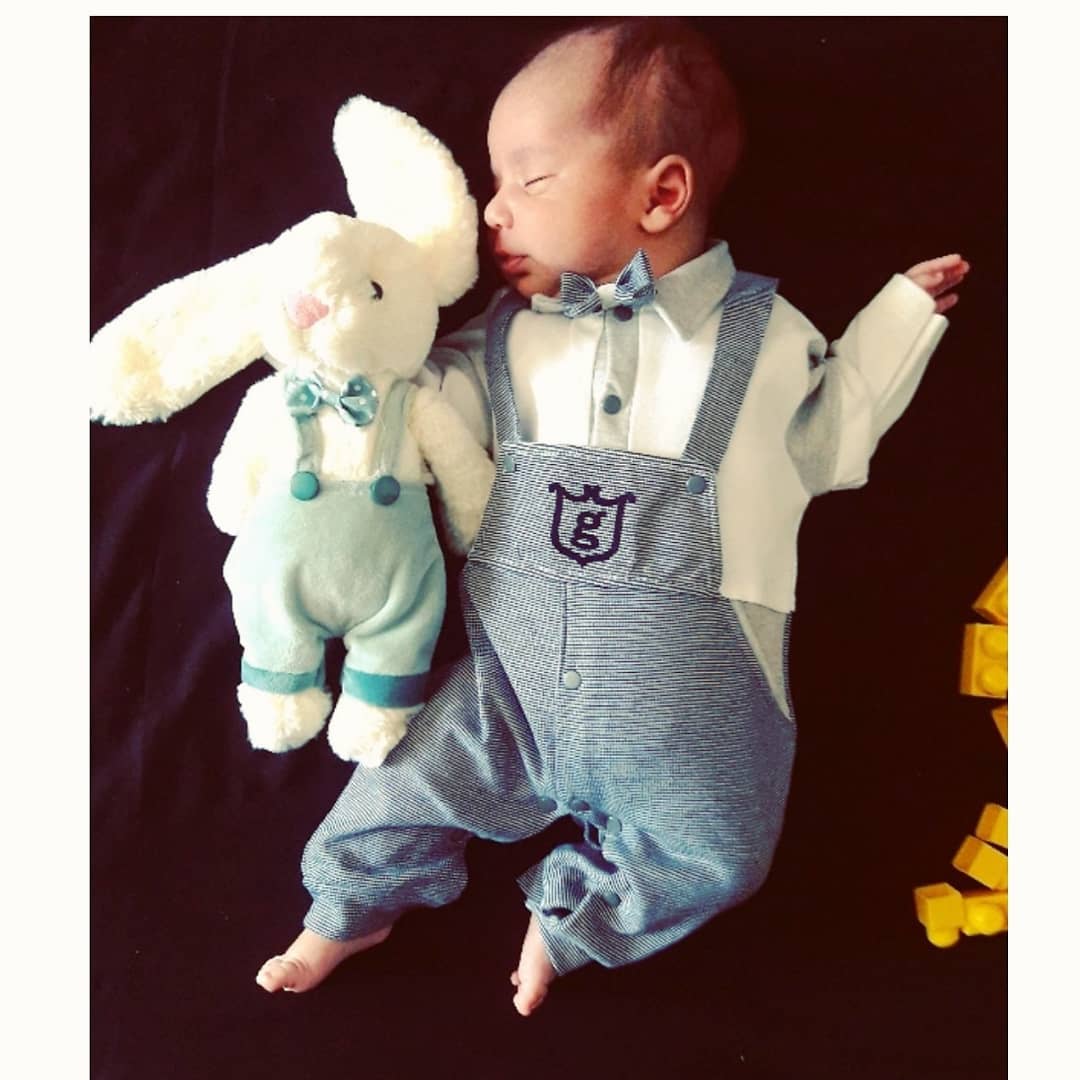 یک ماهگی نوزاد ویهان کبیری رهنی