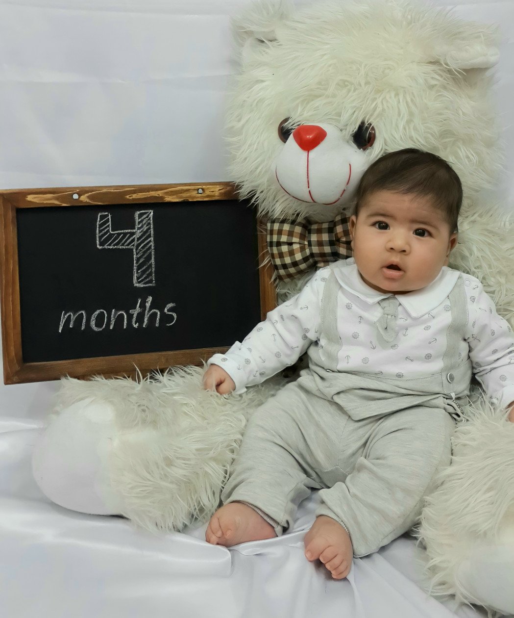 چهار ماهگی نوزاد محمد سبحان دریایی